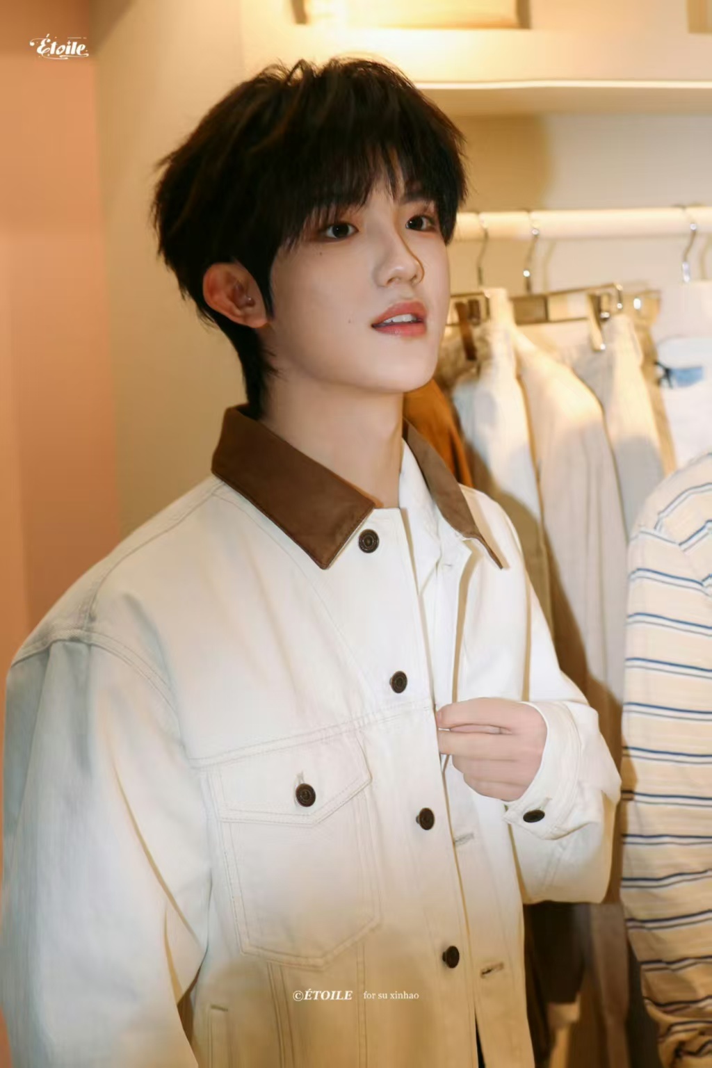 Prada官宣苏新皓苏新皓Prada预热图，黑色look+贝雷帽超帅，先锋时尚美