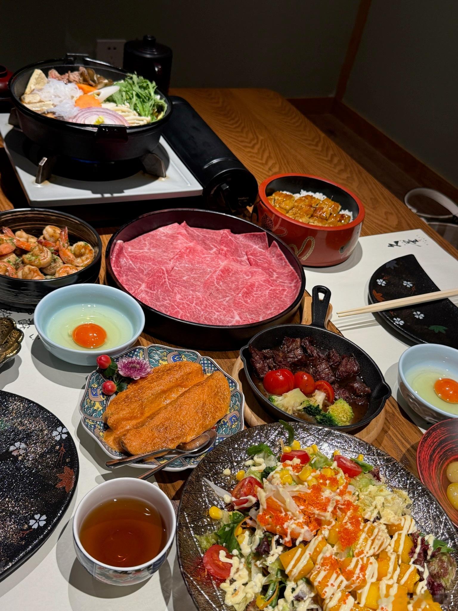 今天老板请客，必须狠狠敲他一顿，最近受到的摧残太多了。我的美食日记