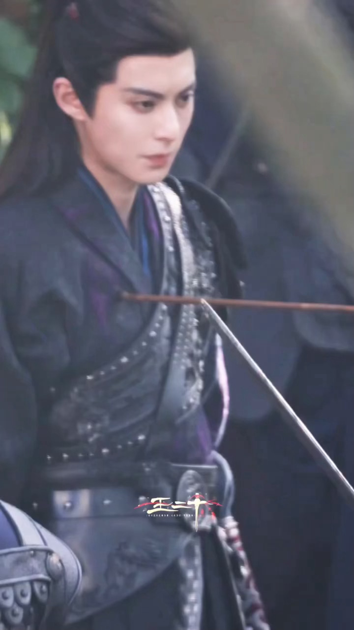 哈哈哈哈哈超帅➡️猪猪➡️又帅了哈哈哈哈哈（cr📕王二十的专属画册🦋）王鹤棣