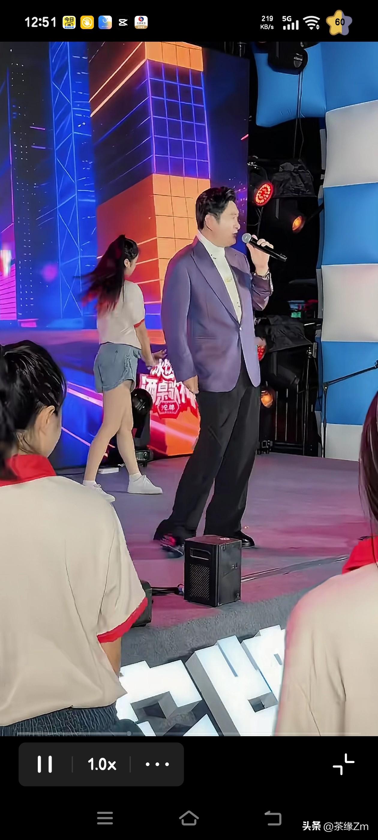 难怪歌手黄安根本不愁钱花，他每次商演的收入虽说比不上其他当红明星，可单一场的进账