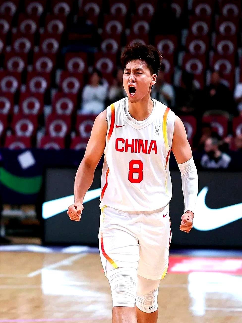 男篮大部队已经到韩国了，后天就要在客场打世预赛。这次客场之行，队伍只带了13名球