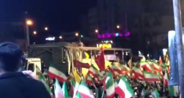 伊朗深夜，拉出弹道导弹游街，数万人欢呼，不惧与美再来一战

据央视新闻4月22日