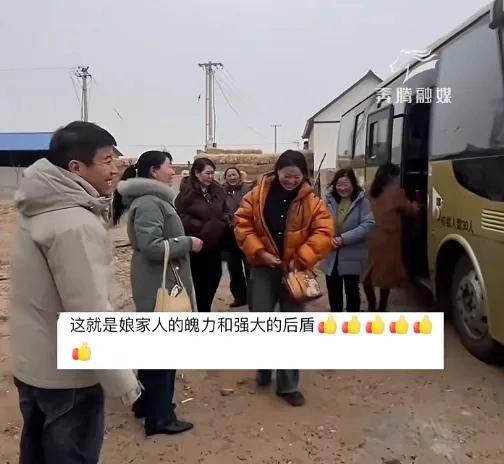 这两天，内蒙古有个出嫁的姑娘，算是把全网都给整破防了。不是什么豪门婚礼，是她那4