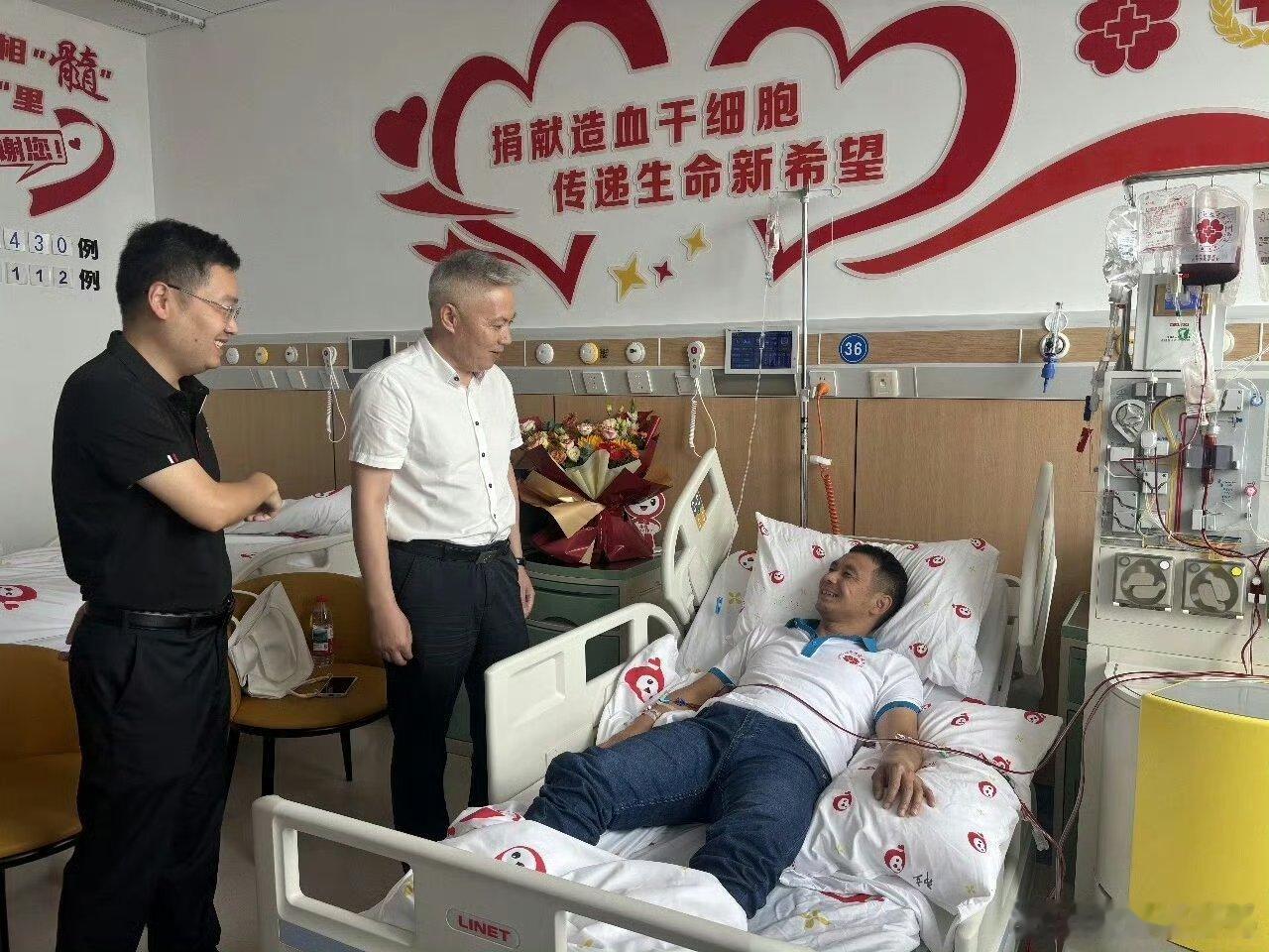临海退役军人捐献生命火种续写军人担当潘修岳是一位退役军人，2000年入伍，曾在新