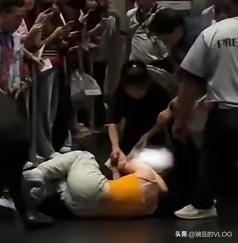 可以为我出气，但不要连累我的泰国明星哥哥…[捂脸]
去泰国追星被打女孩发声了，她