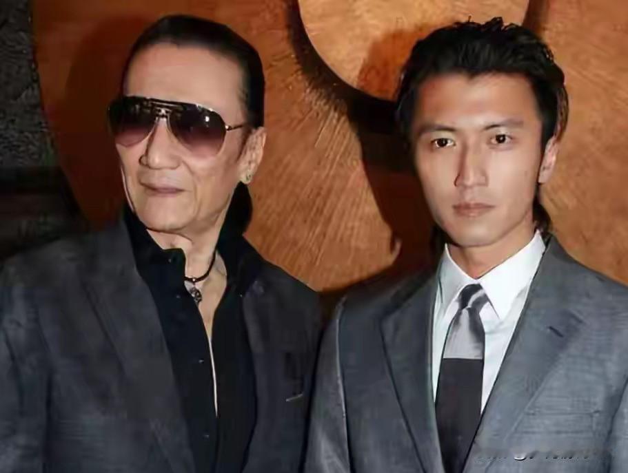 谢贤曾说父亲60多岁就走了，自己离婚又没工作时崩溃不已，好在有孝顺儿子，让他觉得