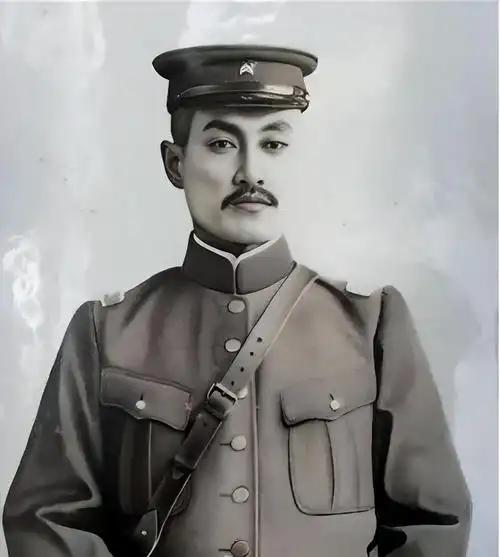 1925年，42岁的郭松龄遭张作霖处决。张作霖余怒未消，将郭松龄夫妇尸体丢到草席