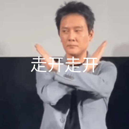 狗仔说赵丽颖冯绍峰没复婚！[微笑]
视频中，狗仔跟拍称：冯绍峰在打电话，单身一人