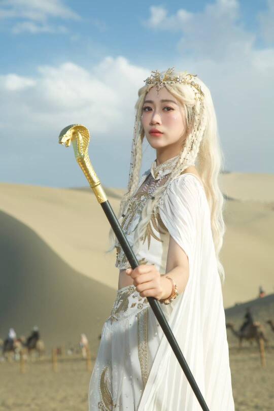 大漠异域：白发披风，仗剑天涯
