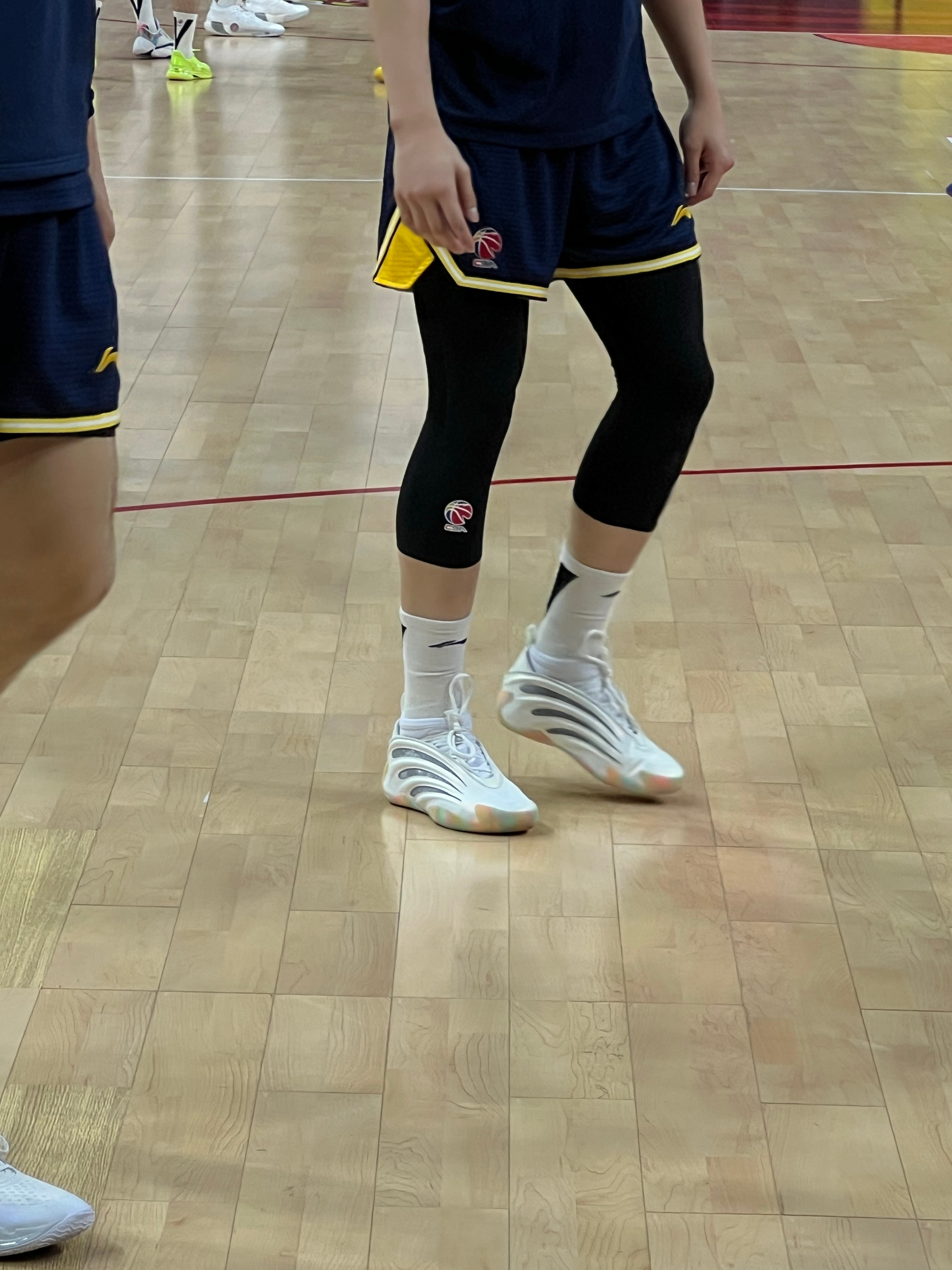 胡队今天穿新鞋耶？广东男篮vs吉林男篮胡明轩 东莞·东莞银行篮球中心