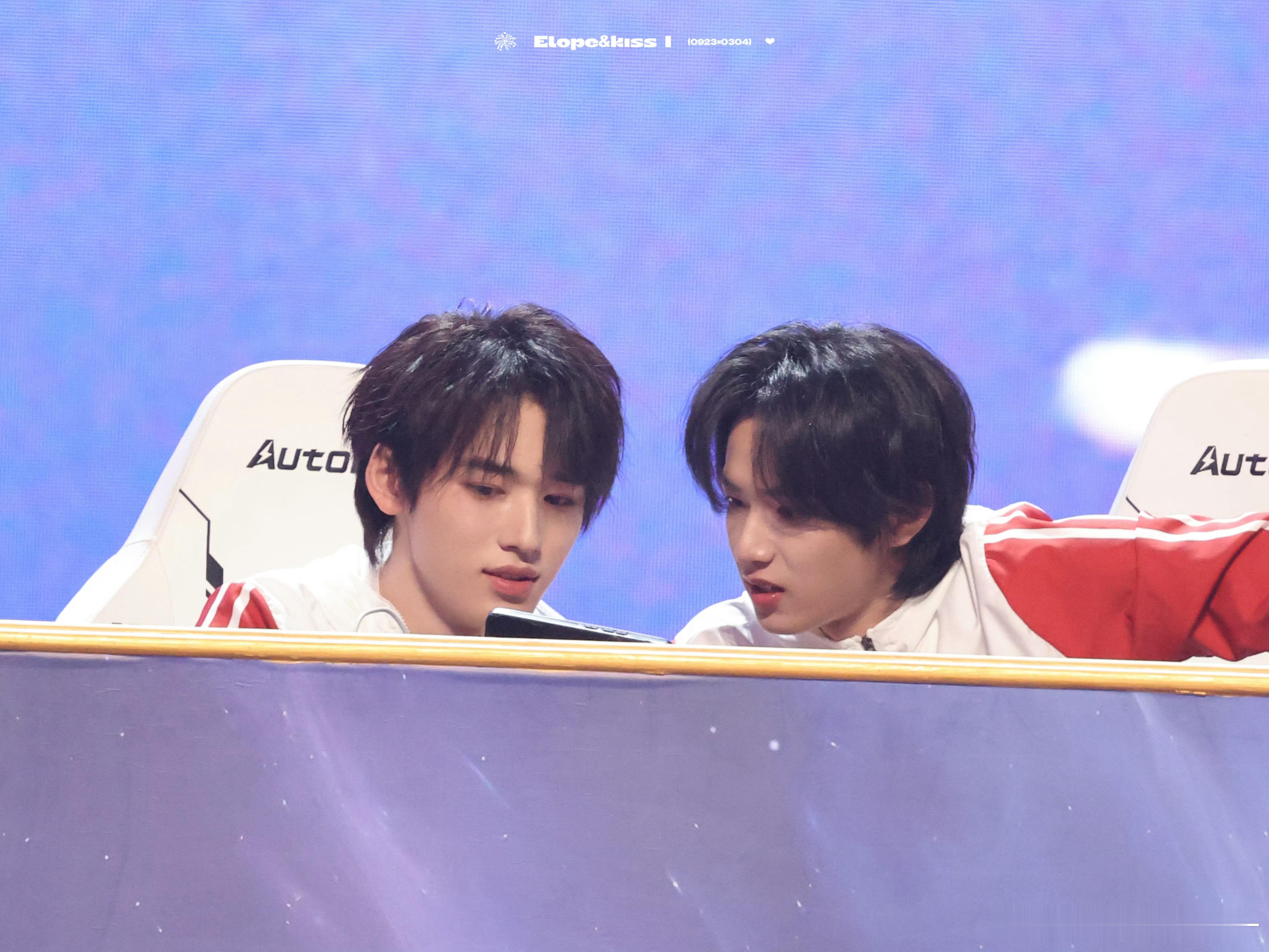 文轩 🐺🐟文轩世界第一初恋 “你爱我还是他~”“换首歌吧 ，求你了”烟花升停