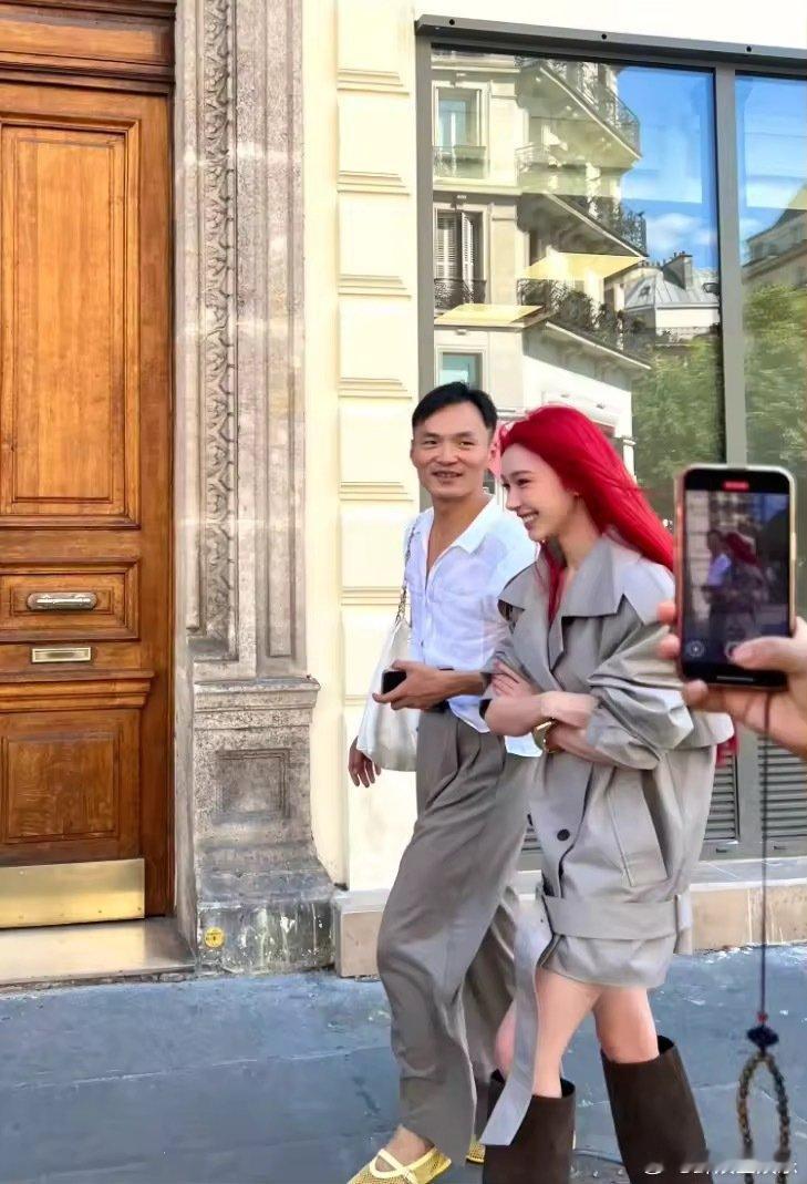 易梦玲探班巴黎合伙人易梦玲红发美到巴黎 巴黎合伙人易梦玲的巴黎探班路透杀我！红发