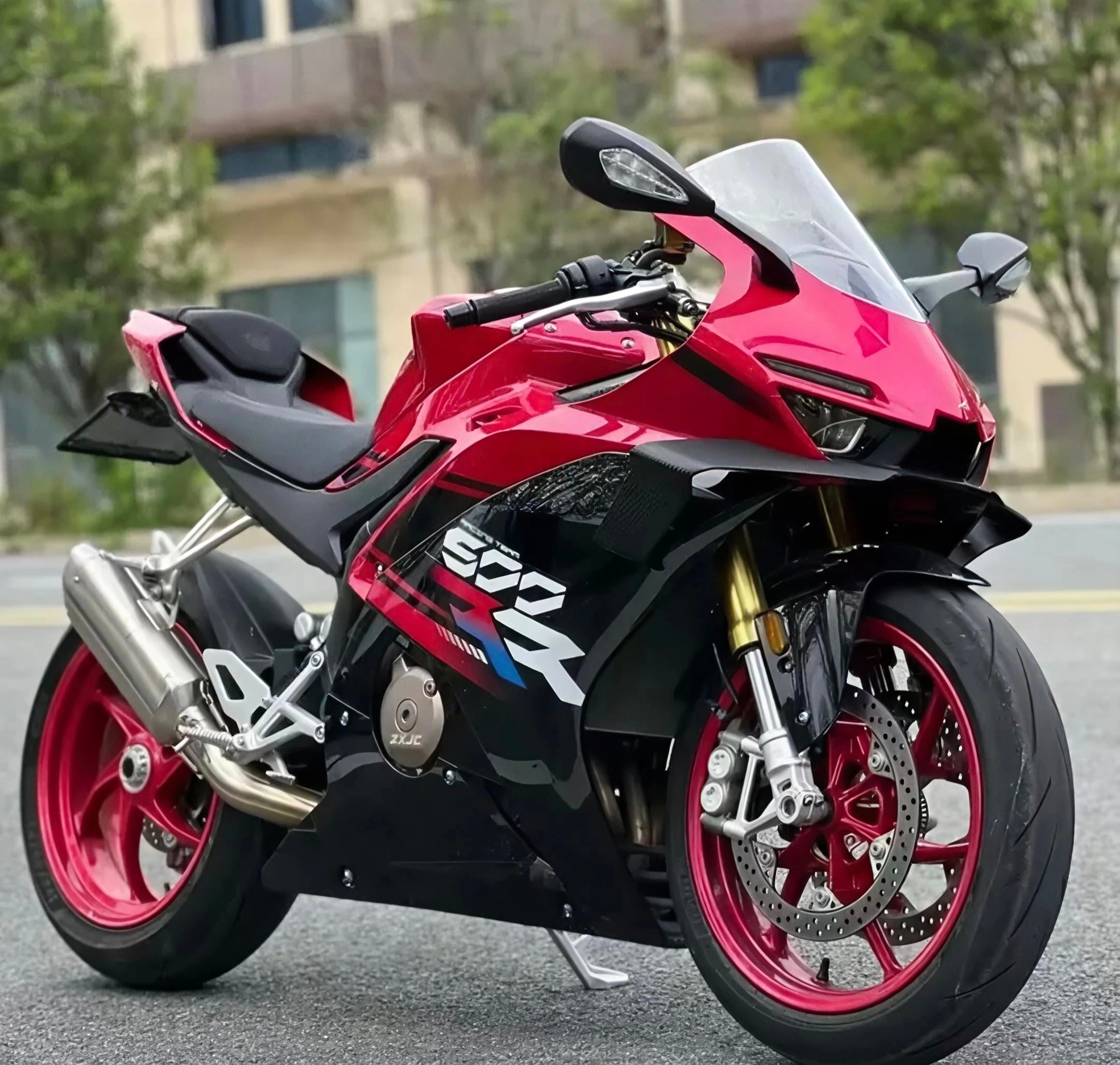 公安部力挺张雪新手禁令挺好的，主打的保护摩托车新手爱好者，人家张雪宁愿订单量少1