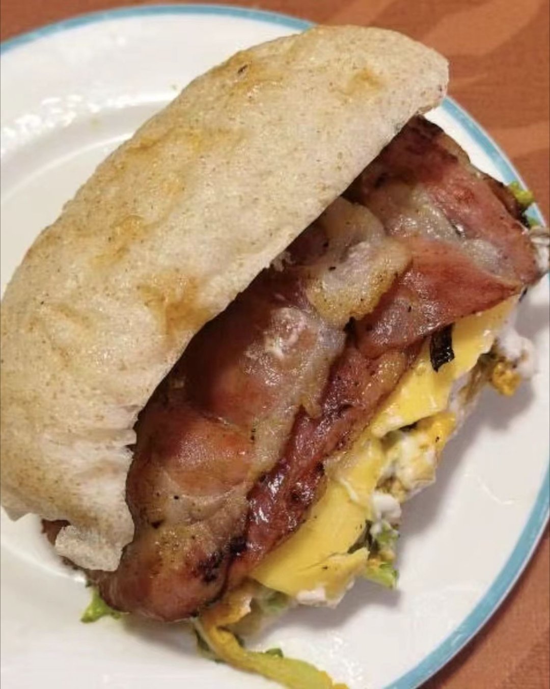 来个中式汉堡开启新的一天，吃饱喝足再补会儿觉