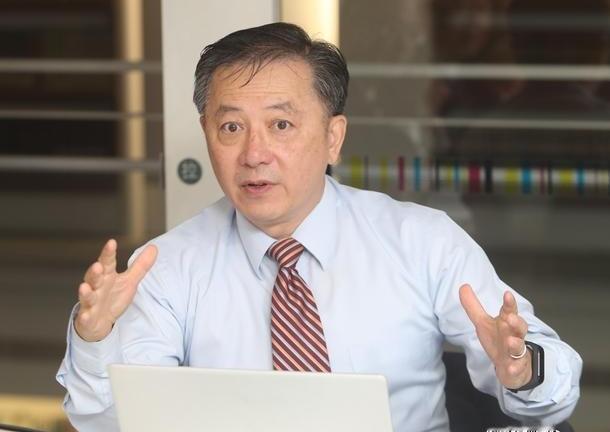前美国国防部官员胡振东曾发文叫嚣道：“如果中国决定封锁台湾，以美国为首的自由世界