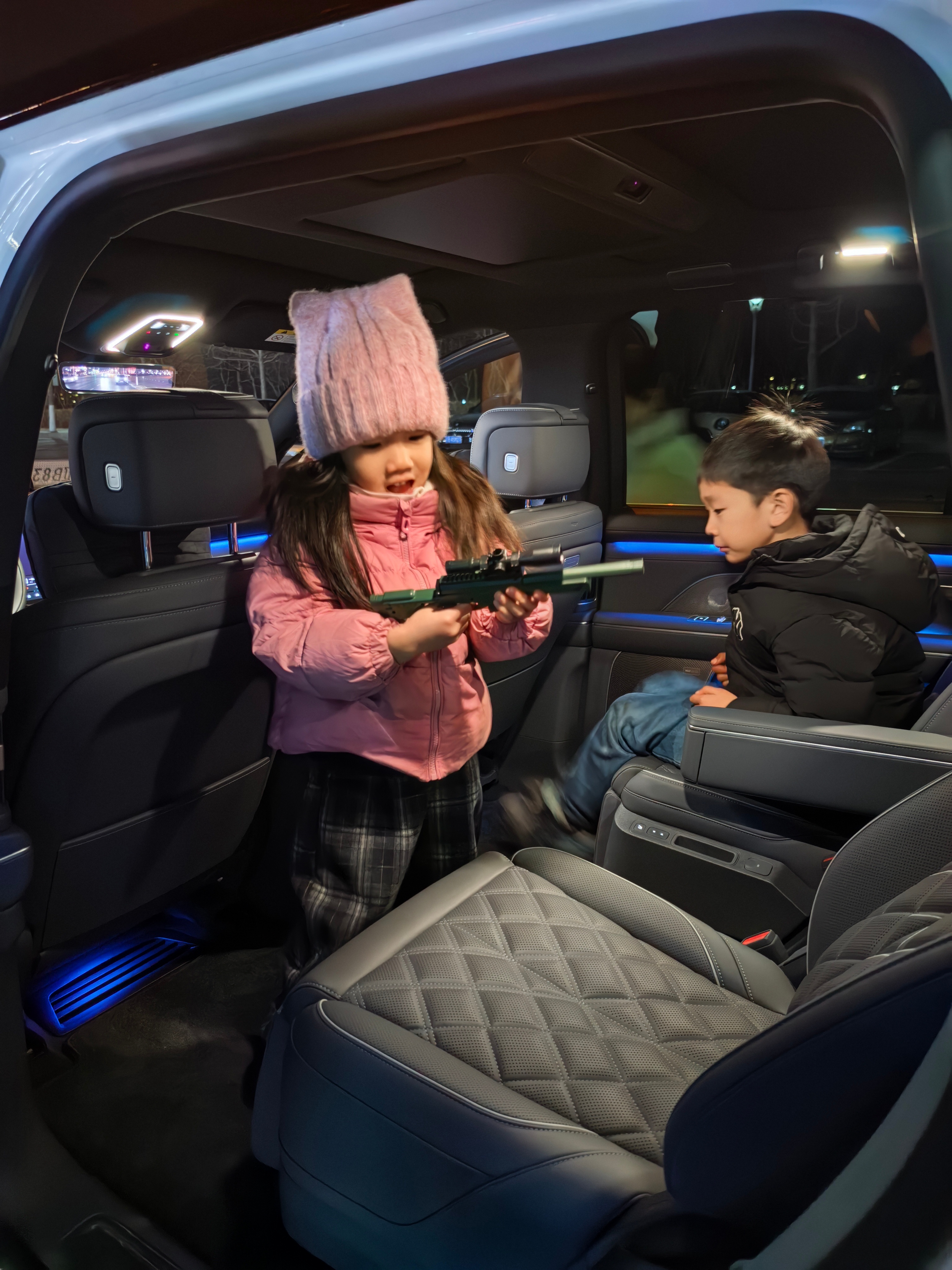 有的时候想想其实根本不是自己在养孩子而是孩子一直在推着我们进步推着我们赚钱、学习