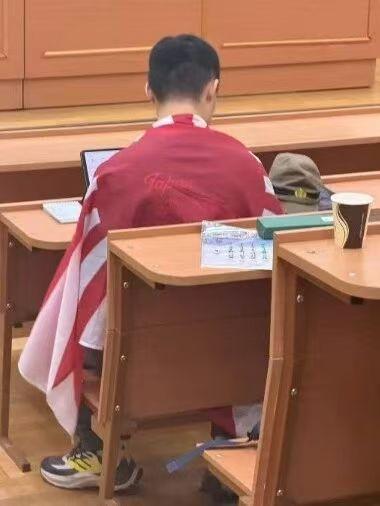 最近几天，一位南京籍贯历史系毕业的留学生冲上了热搜，事件起因是他在俄罗斯留学课堂