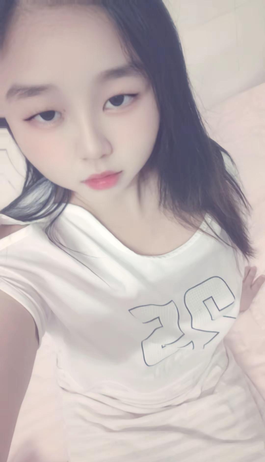 抛开我这张脸不说，还会有人喜欢我吗？长了张不缺对象的脸。过着比谁都孤独的生活。能
