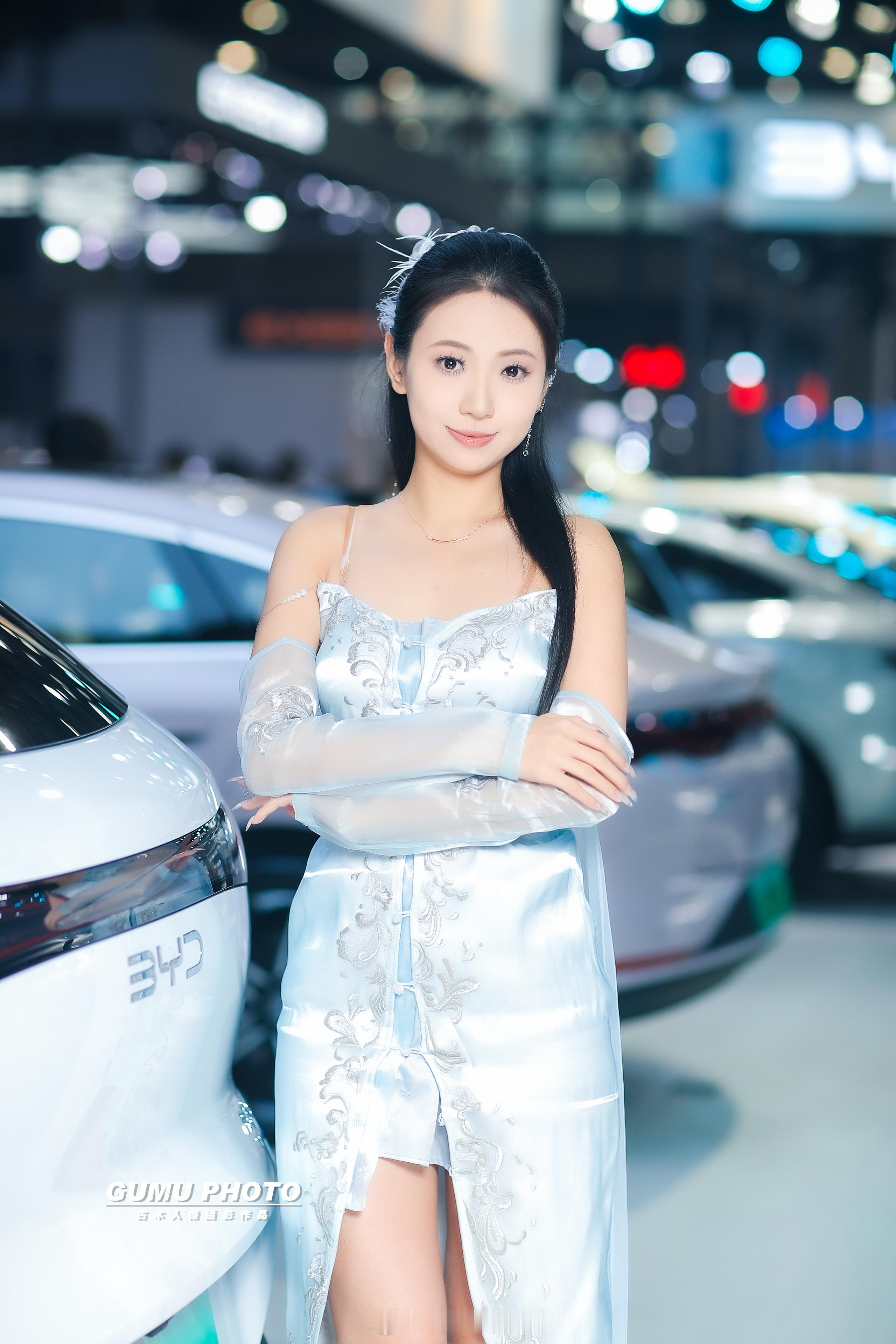 2025重庆汽车消费节比亚迪展台模特小姐姐2025重庆汽车消费节 