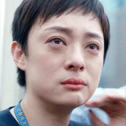 孙俪长的一张几乎没有死角的脸，唯一让人觉得不舒服的就是随着年龄的增长，眼睛有点突