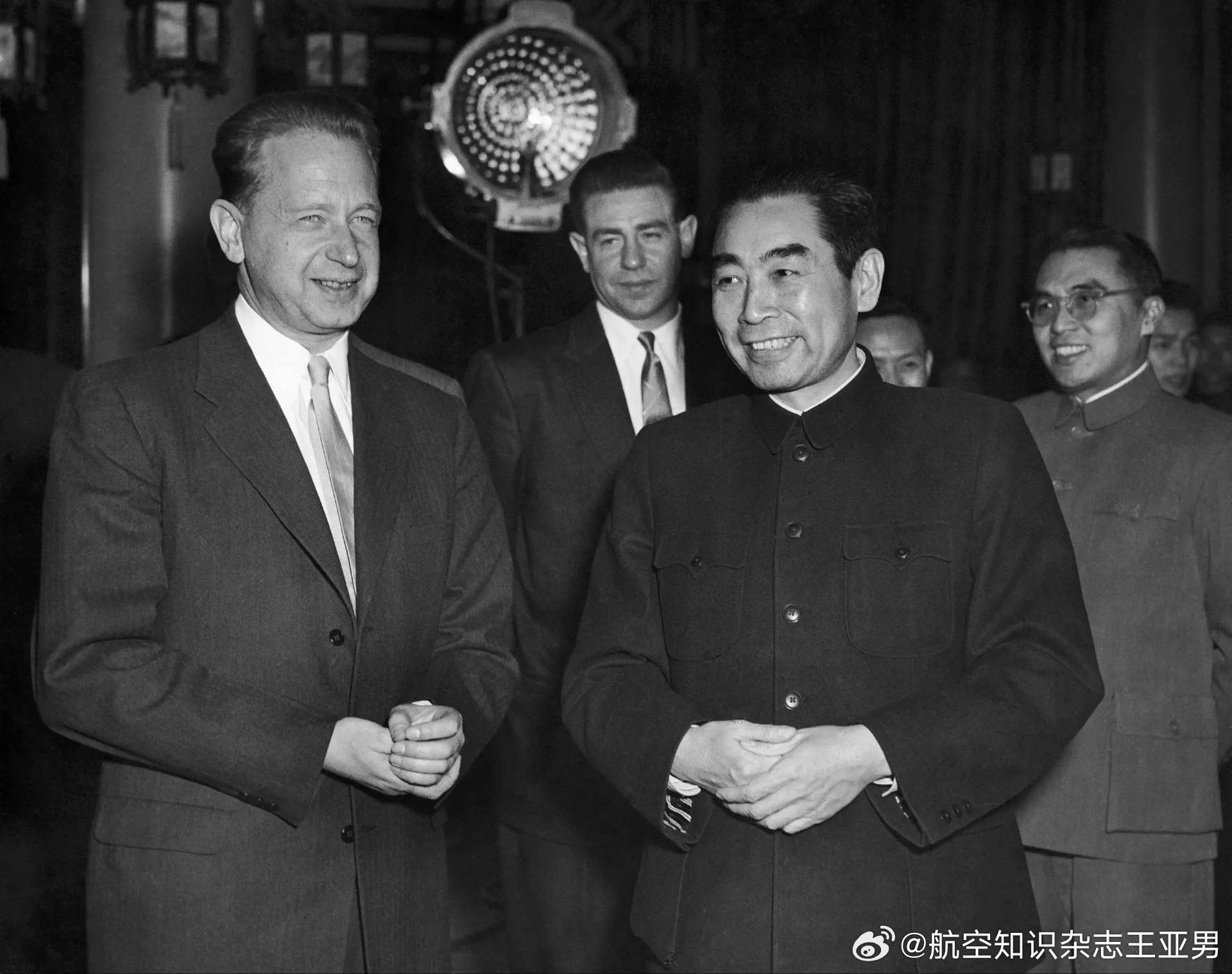 1955年1月5日，联合国第二任秘书长达格·哈马舍尔德抵达北京，就释放抗美援朝战