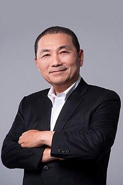 新北市长侯友宜4月1日就国民党主席郑丽文受邀访陆一事表态称，“‘中华民国’是我们