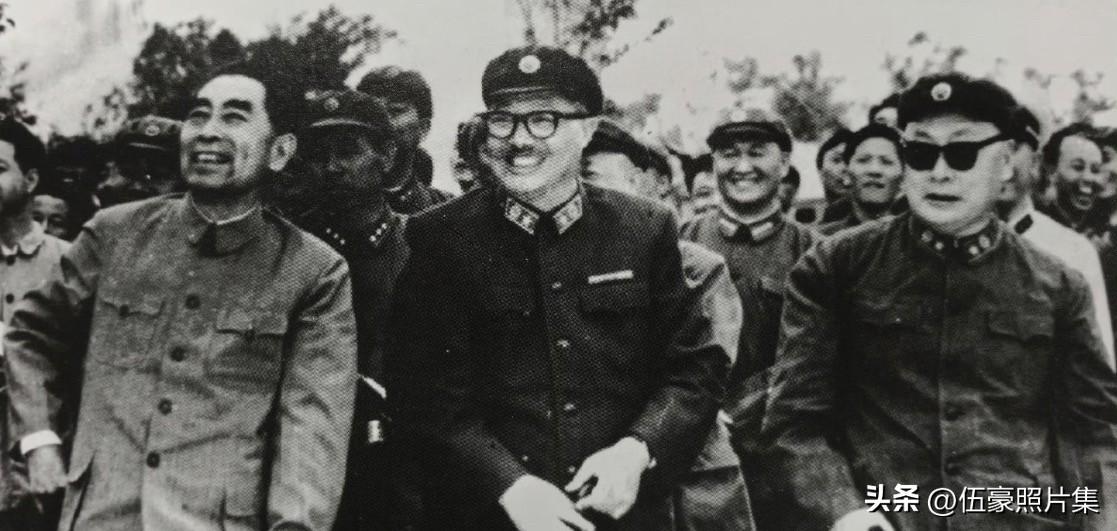 1964年5月20日，周恩来总理在贺龙元帅、陈毅元帅等人的陪同下，专程前往天津杨