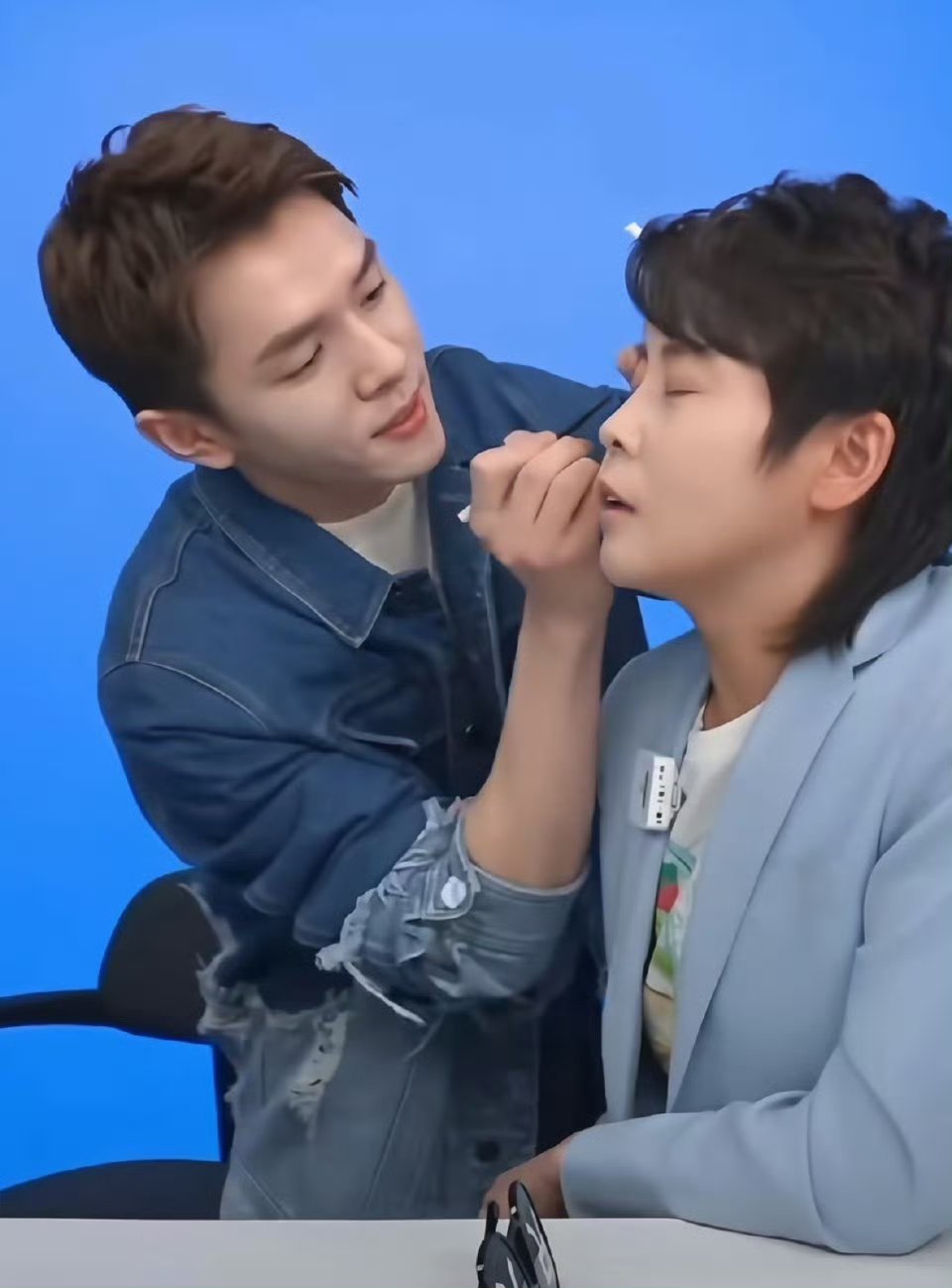 王濛有几百支口红濛主好可爱啊，不愧是大魔王，在生活中也做做自己的女王！ 