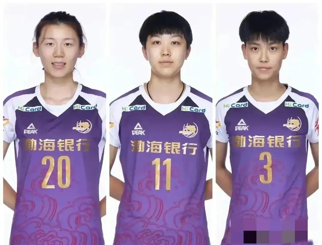 天津女排与江苏女排三叉戟对比，谁的实力更强：

1、新生代三叉戟：李盈莹龚翔宇等