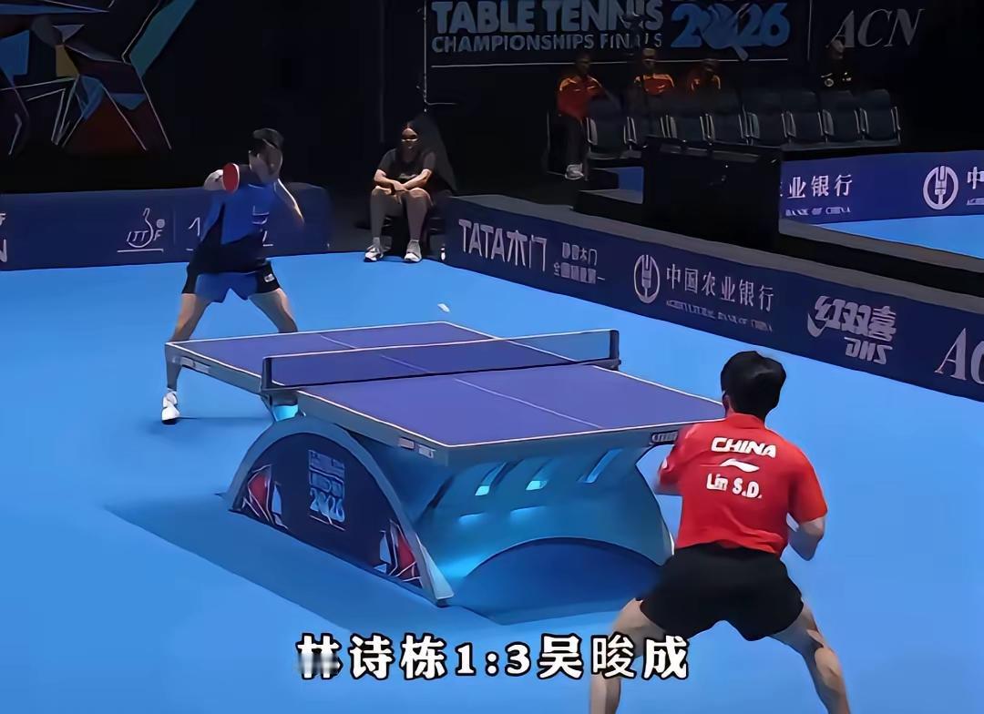 林诗栋这波起伏，看得人心里五味杂陈。
 
前阵子樊振东慢慢淡出赛场时，他横空杀出
