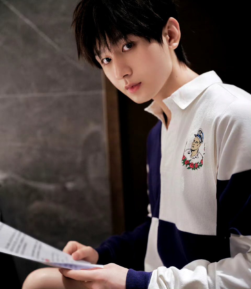 成毅长安二十四计cy成毅成毅，这世界全部的漂亮，你的可爱模样。 微微上扬的嘴角，