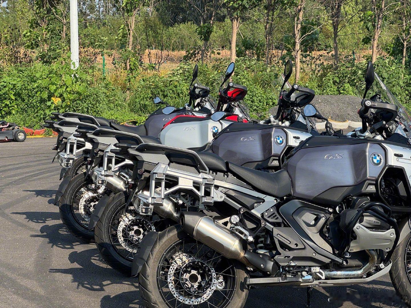 全新宝马水鸟ADV售价公布宝马摩托车GS家族最新旗舰——全新BMW R 1300
