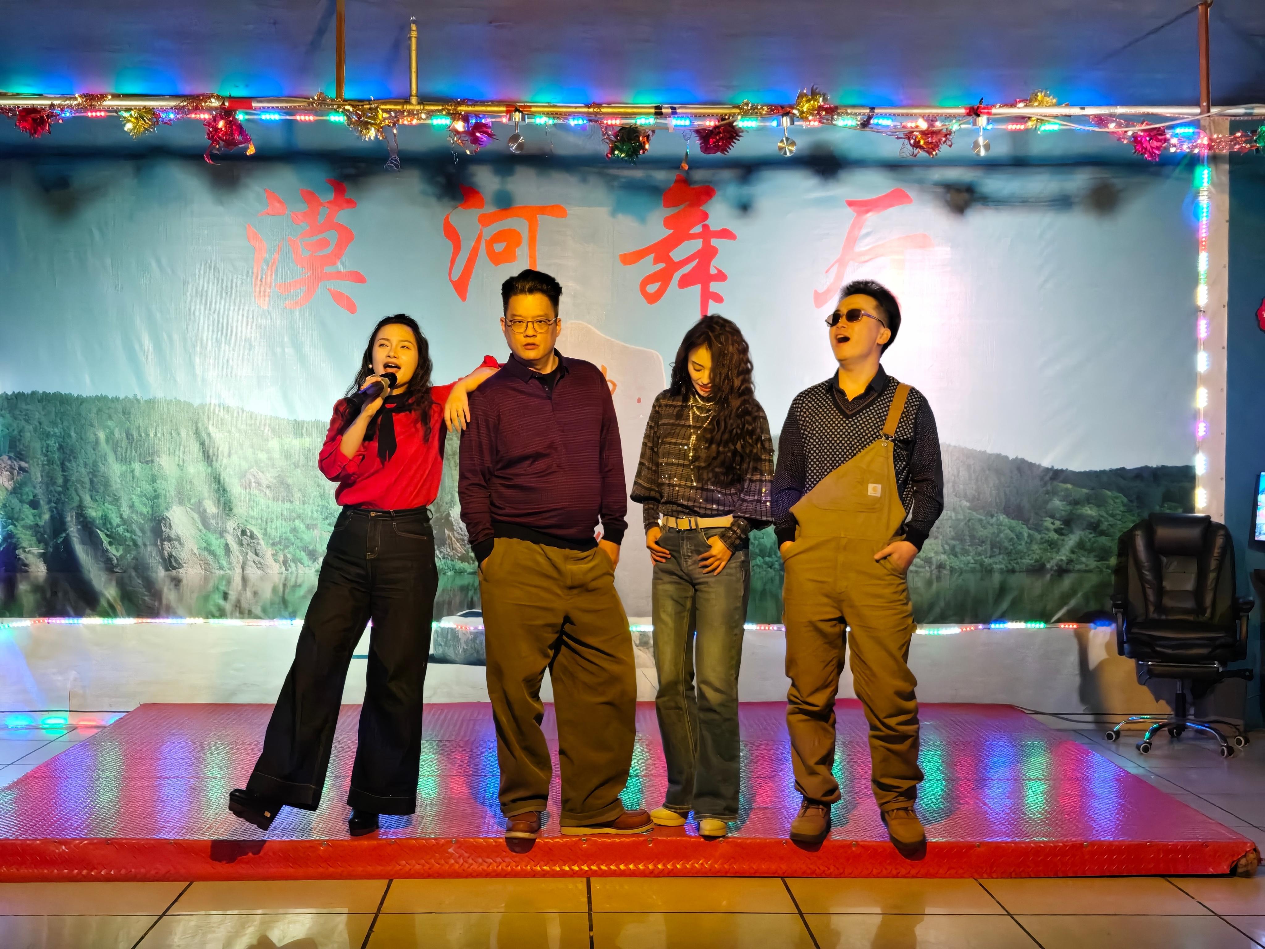 我们在漠河舞厅等你[心] ​​​