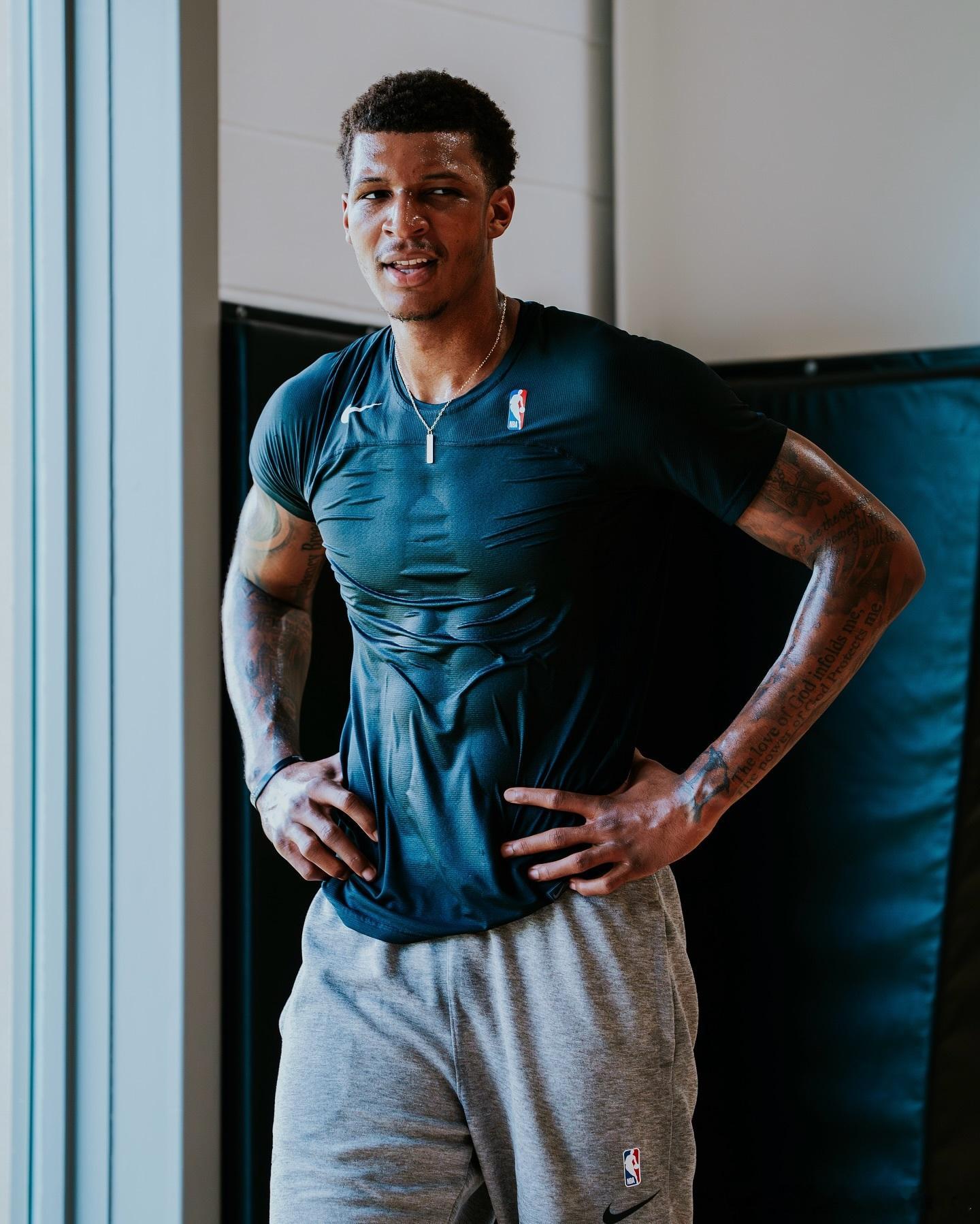 训练师晒小贾近期训练照📸📸这身板越来越有东西了！！！休斯顿火箭nba休赛期休