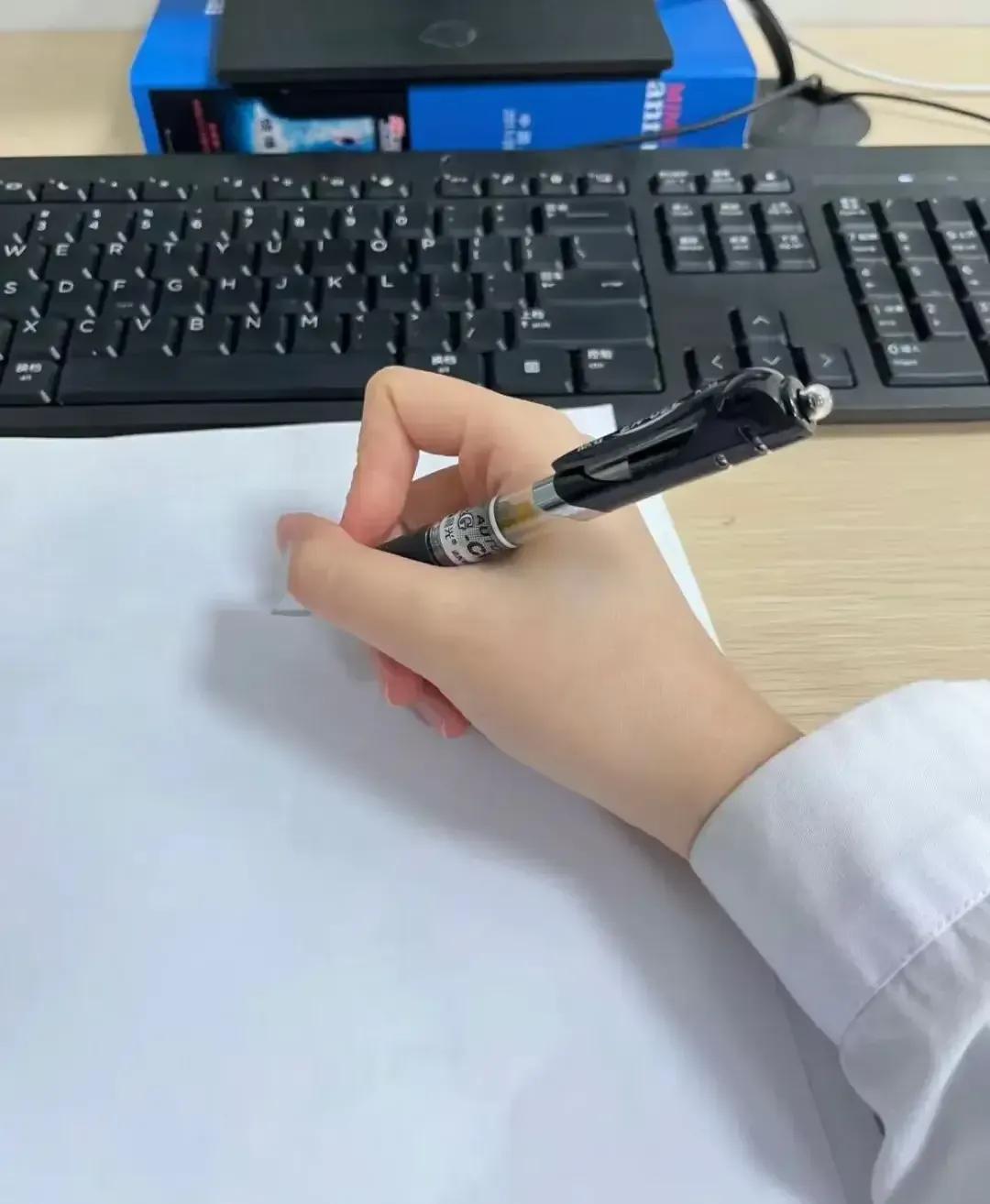 一个殡葬师警告大家：千万不要快餐式交友，乱搞男女关系，否则后果很严重！
他讲了一