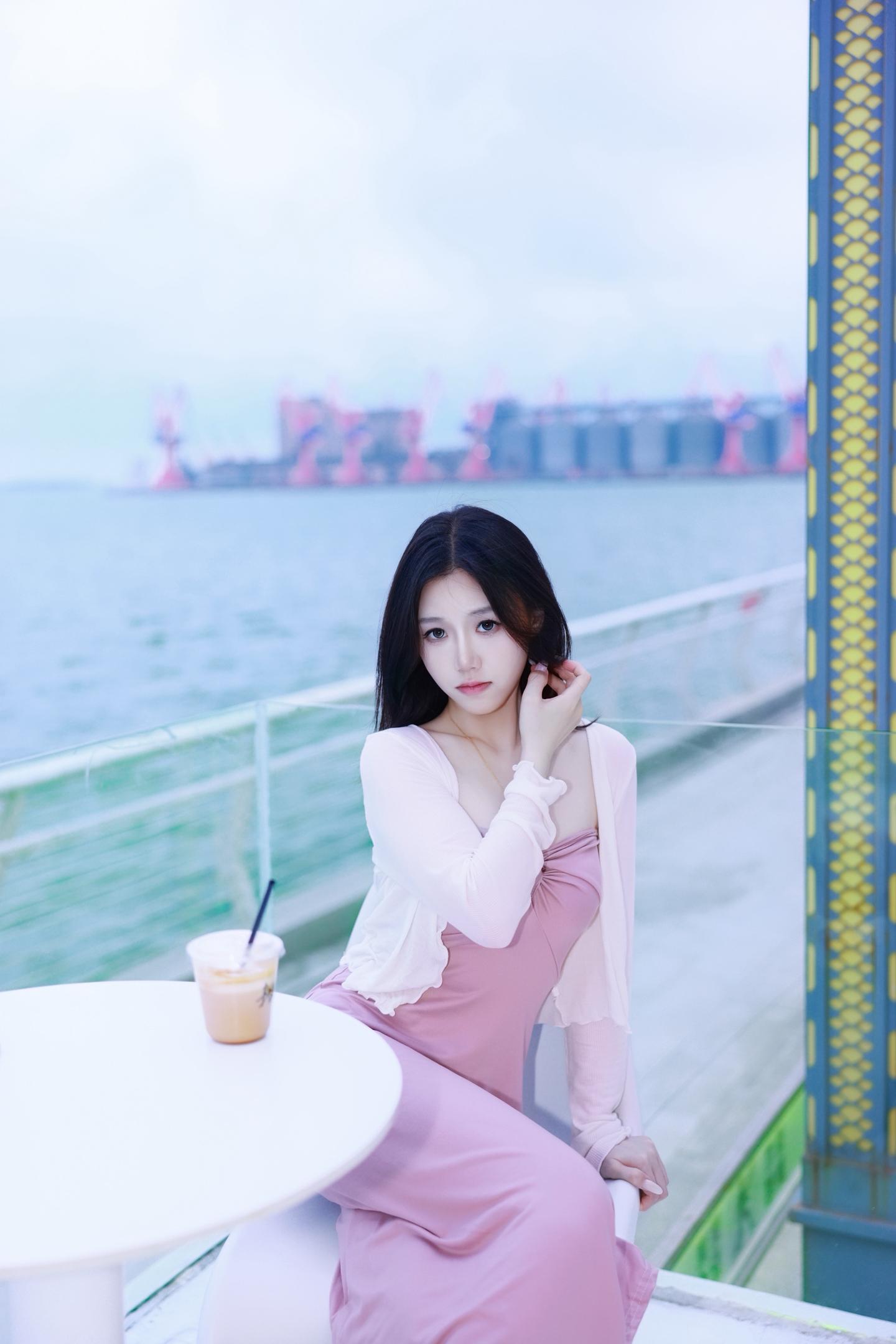 海边拍照的夏日氛围感 夏日温柔风美女 海边甜美少女ootd 夏季甜美风...
