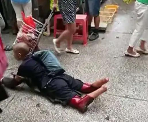 2016年，广州一女子上街买菜时，偶遇一双脚被截断的乞丐，仔细辨认下才发现，这人