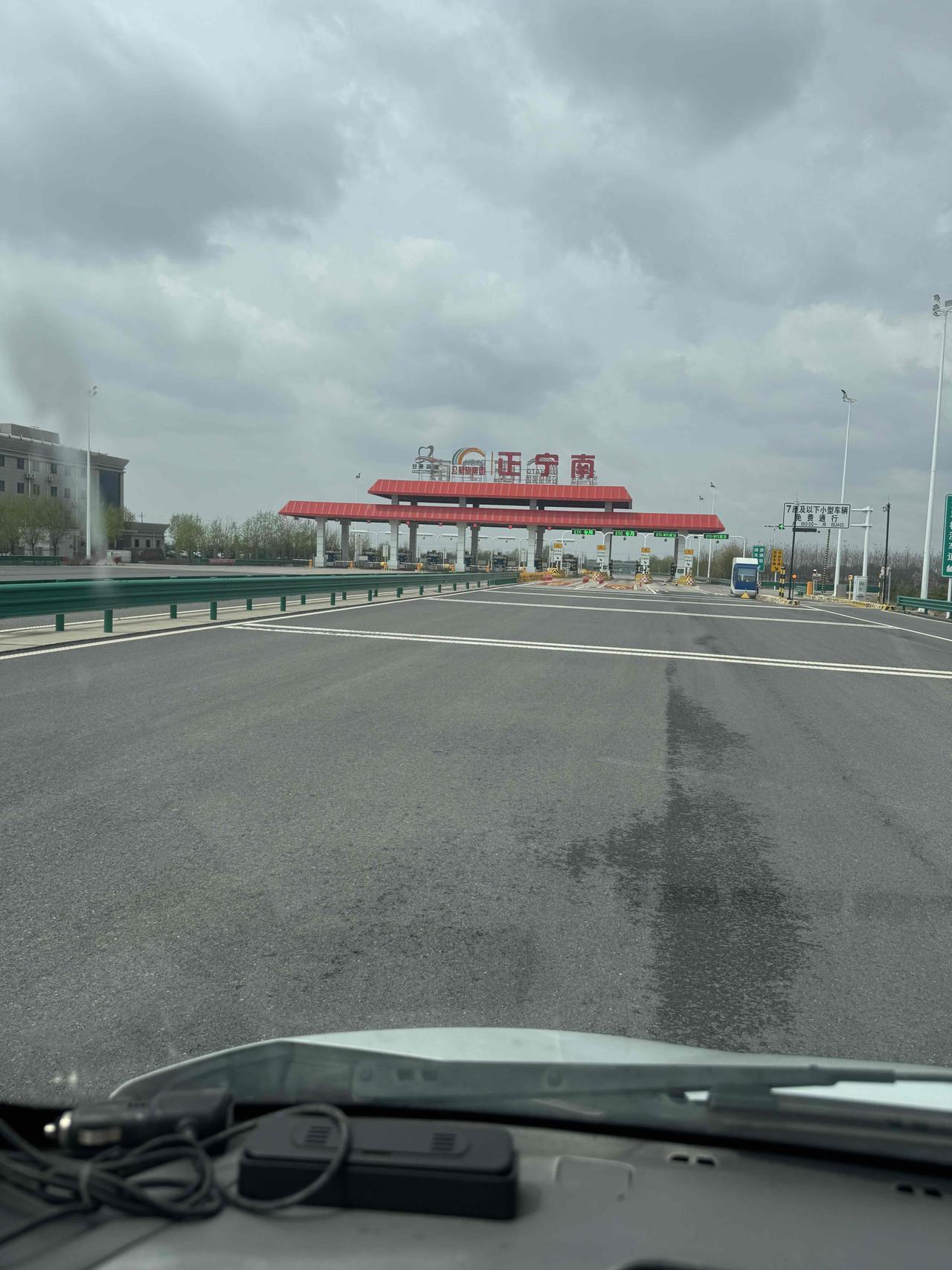 正宁县是我朋友的老家，这里风景优美，夏天非常适合避暑，空气新鲜，吃的非常多