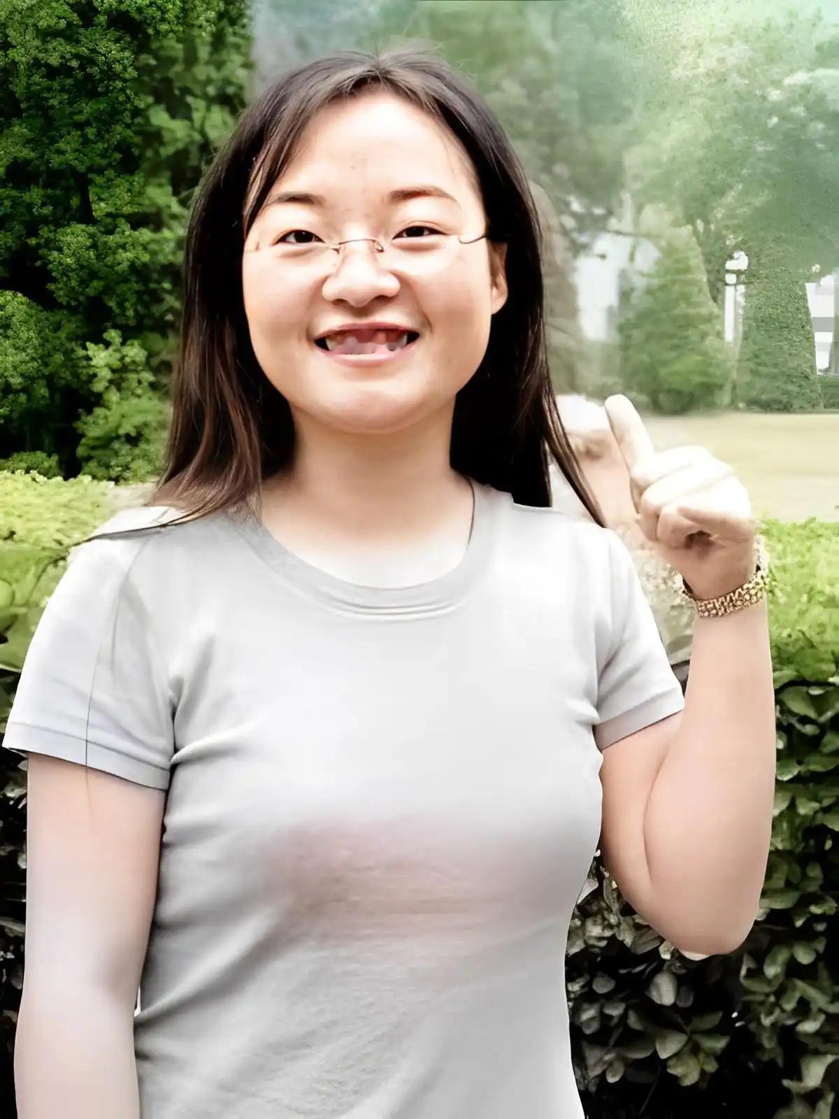 1999年，张艺谋捧红了农村女孩魏敏芝。拍完戏后，魏敏芝想进演艺圈，没想到张艺谋