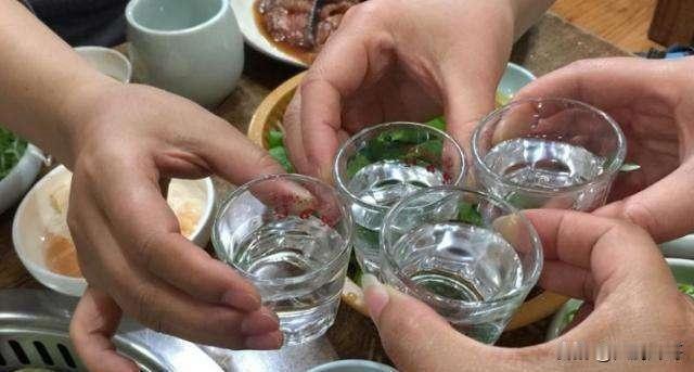 以前在北京应酬多，经常喝酒，白酒啤酒都行，都能整点。
牛栏山二锅头和红星二锅头都