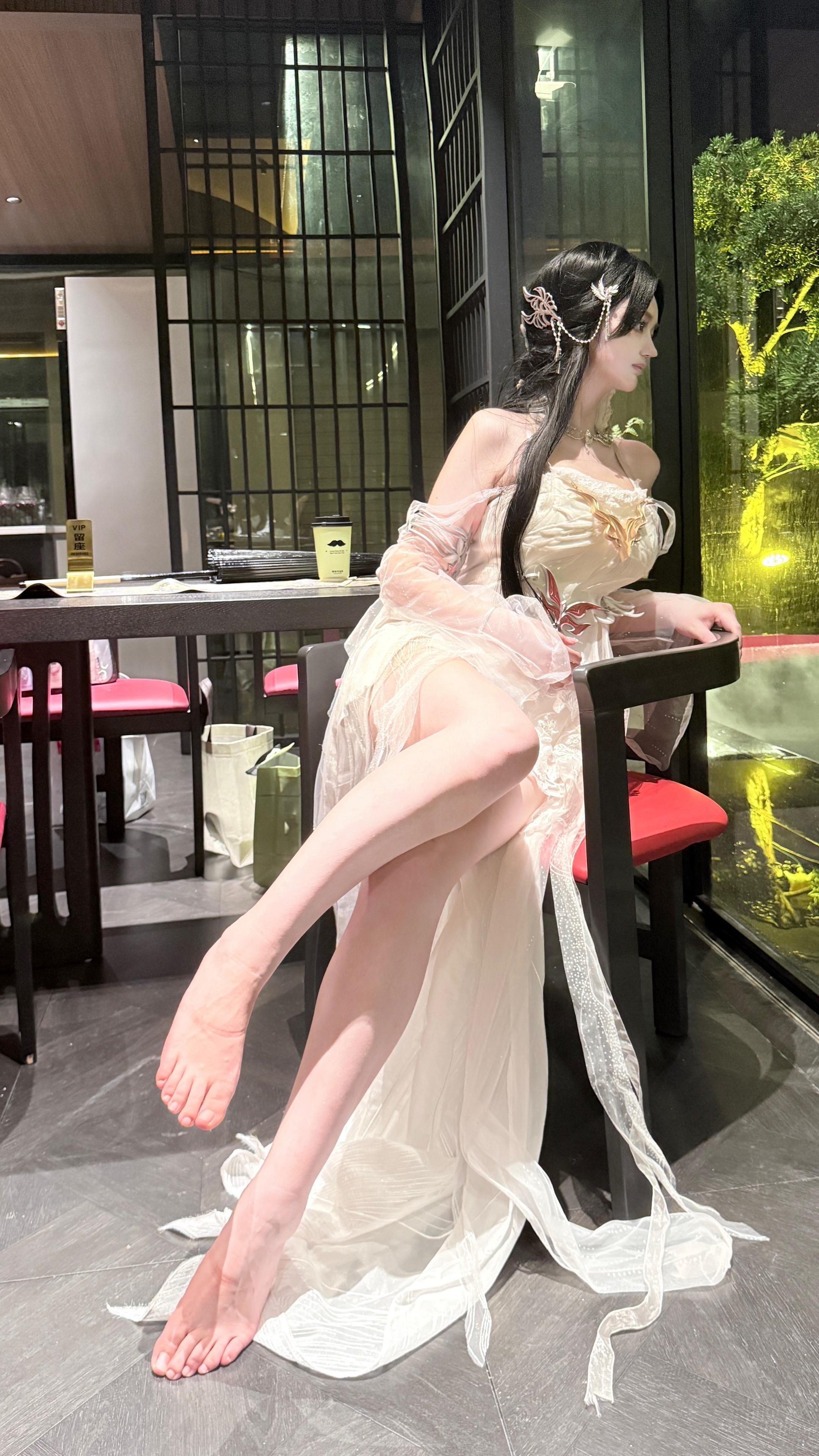 白衣灵儿的破碎感。