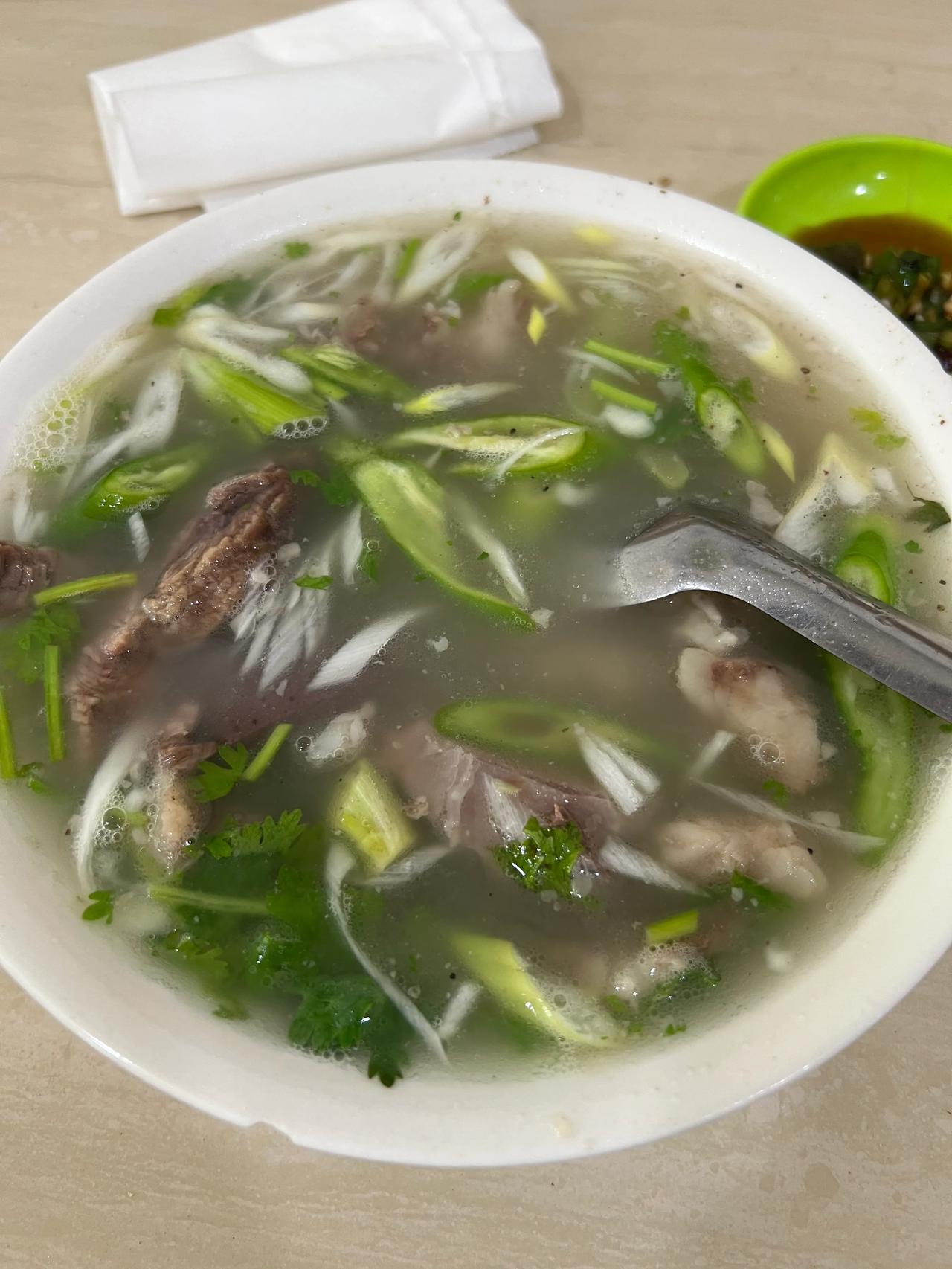 看完B太羊汤视频，爱喝羊汤的我也沉默了！
我这边的关注点不是添加了什么东西，那么
