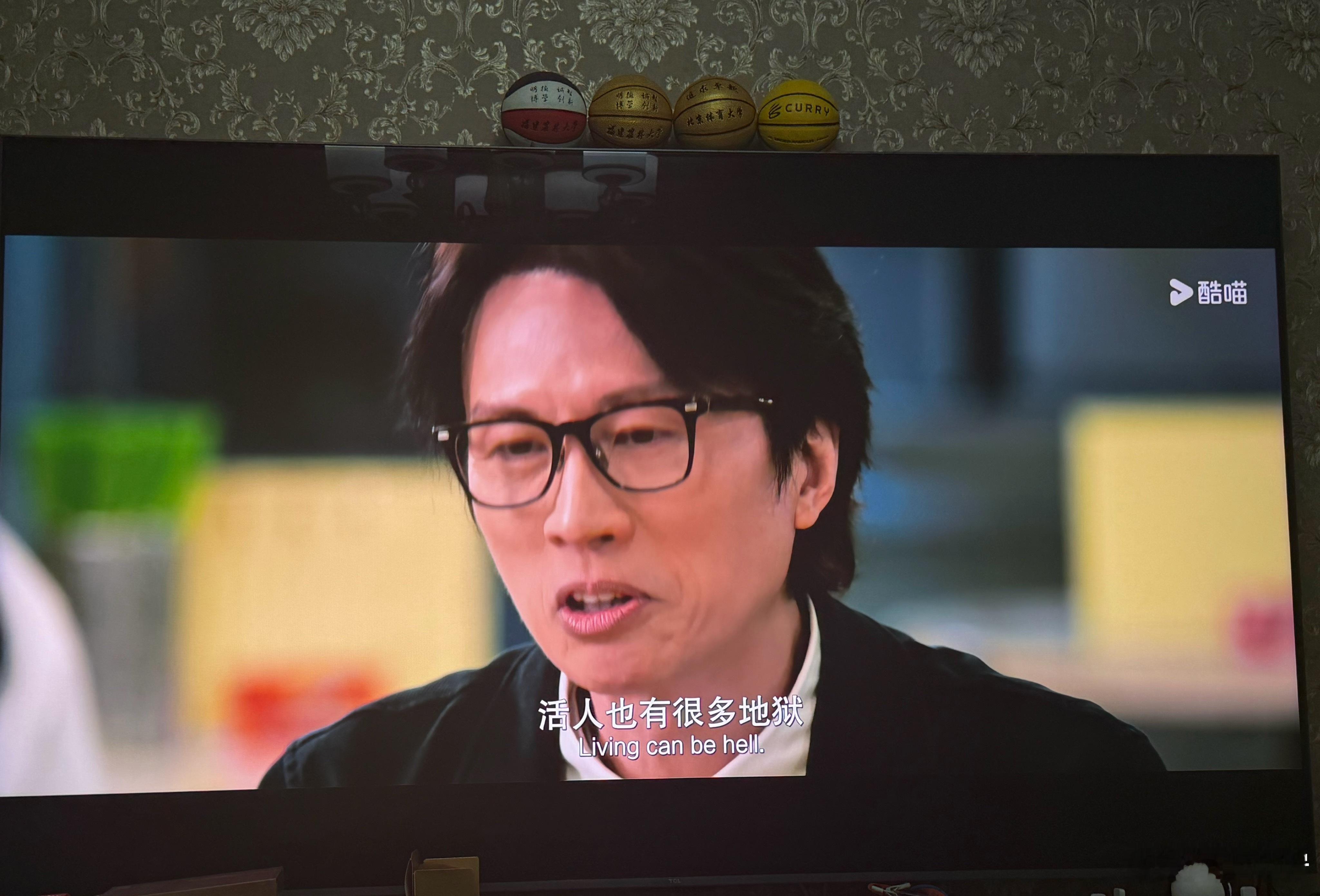 黄子华电影破地狱 很不错的电影，居然当时没有去电影院看，还是因为这次卫诗雅百花奖