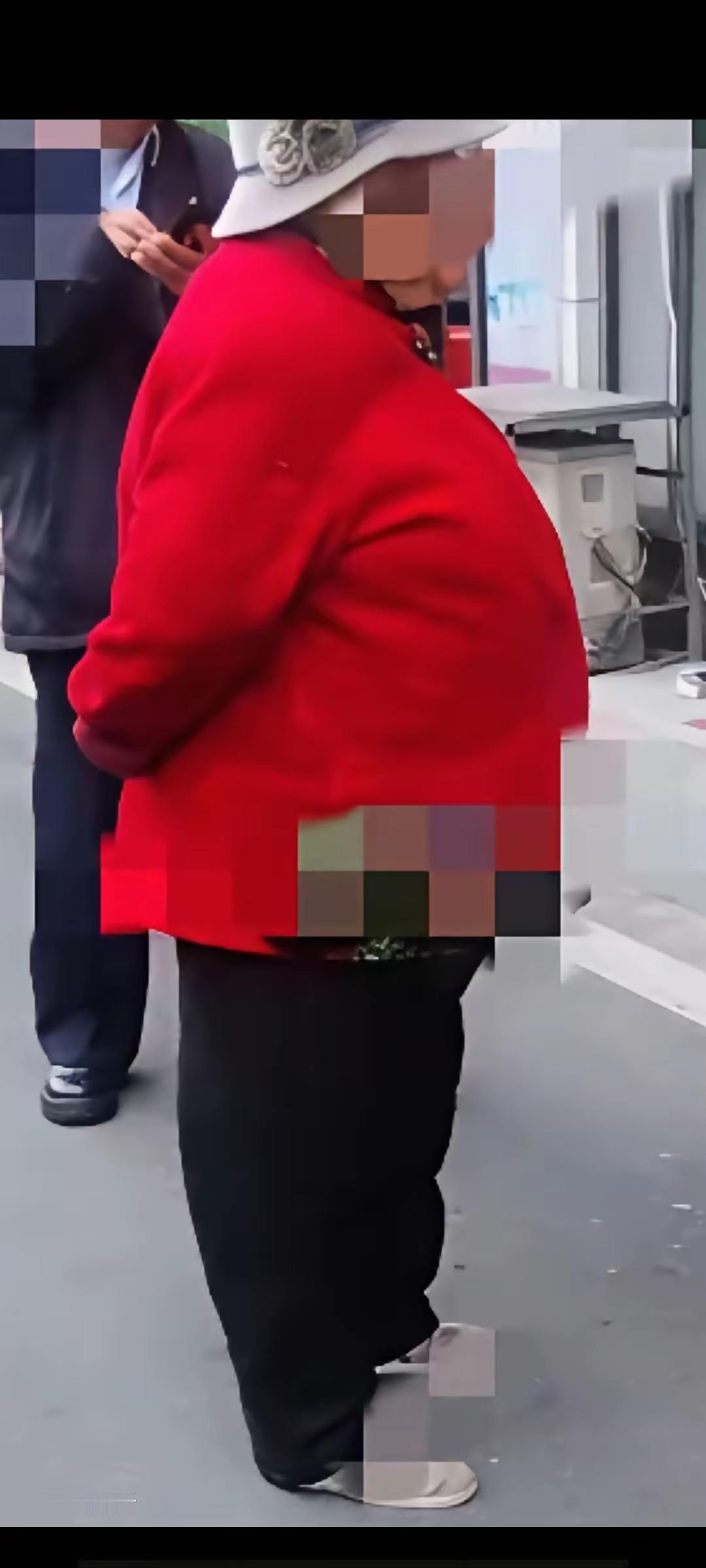 这身装备咋样？
有人说帽子和衣服不搭，有人说老了都是这体型，腰围比腿长，都喜欢斜