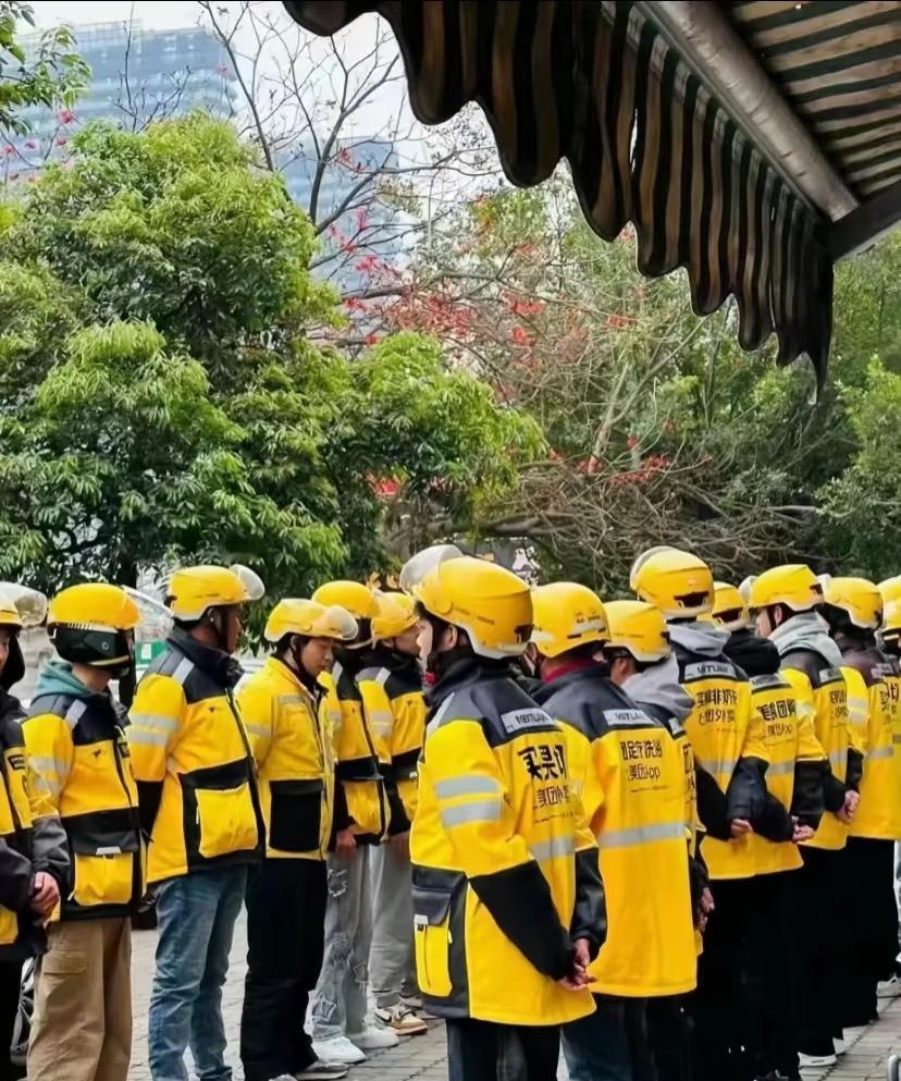 外卖竟然也出新国标了‼️
但也是几家欢喜几家愁吧！
美团外卖、饿了么、京东到家、