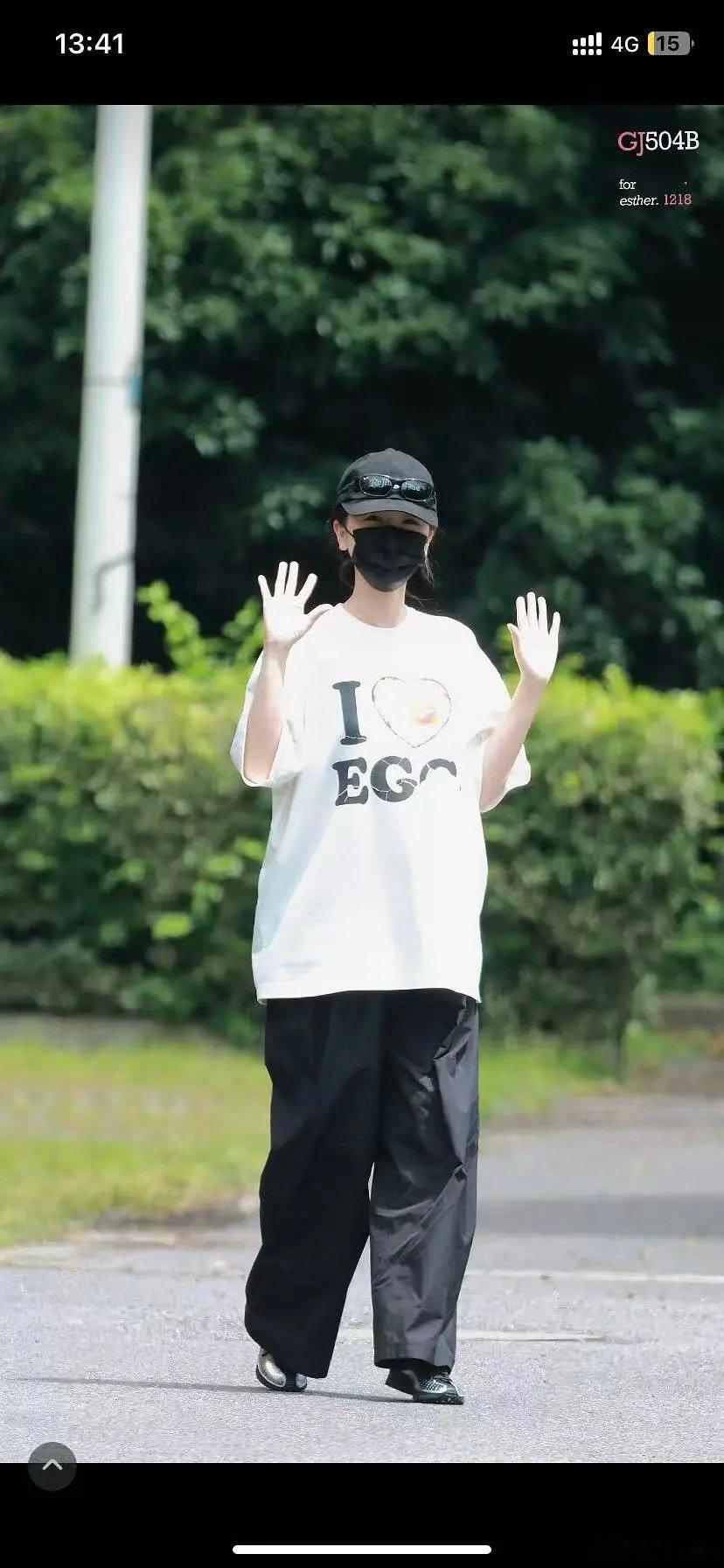 赵露思虞书欣的差别好大一个女明星 一个纯素人 