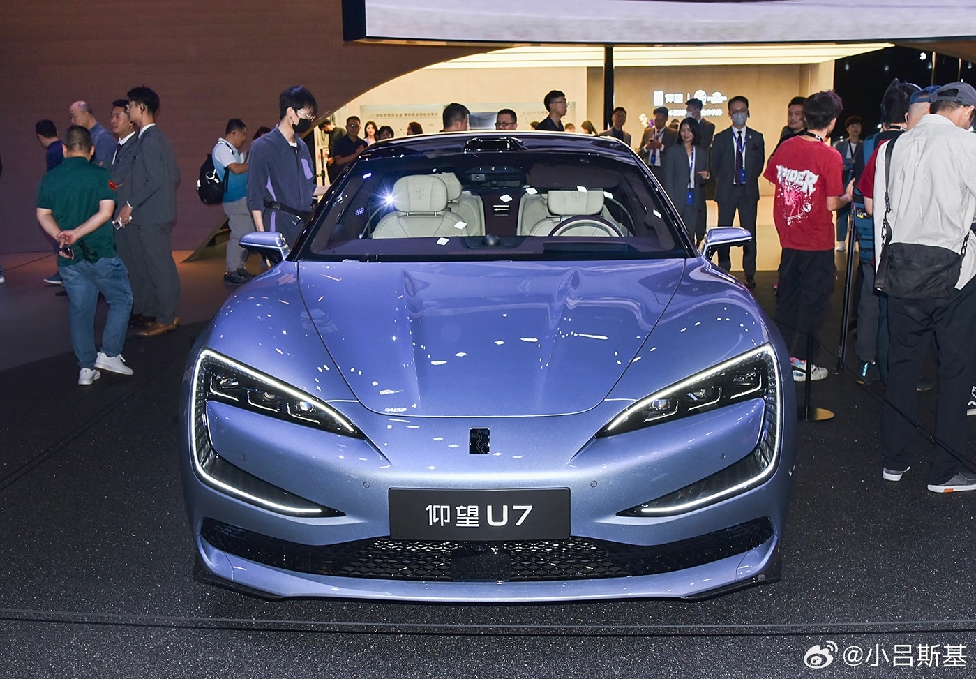 仰望U7 尊界 ET9怎么选？仰望U7在本届广州车展正式开启预售，意向金为2万元