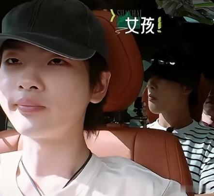 海涛问：南南（结婚后）想生男孩女孩？周震南毫不犹豫：女孩！ 然后海涛说：是两个女