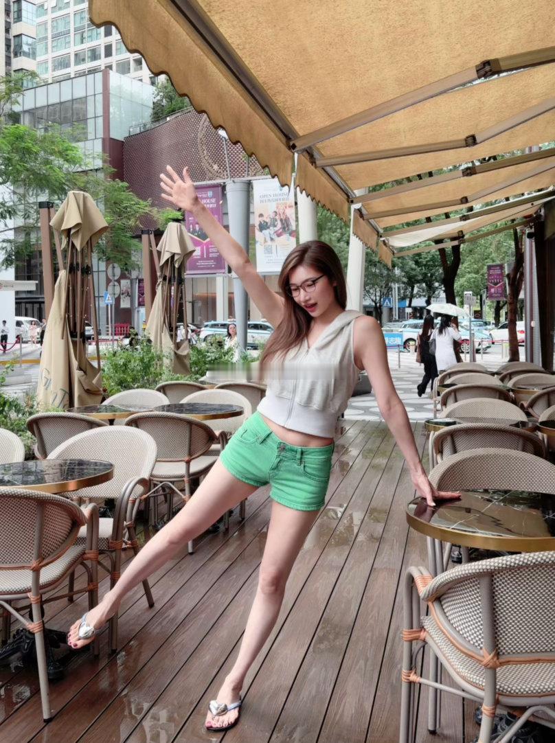 現在是2012的夏天，你和你的女朋友準備去街市買菜回家做飯🍳 