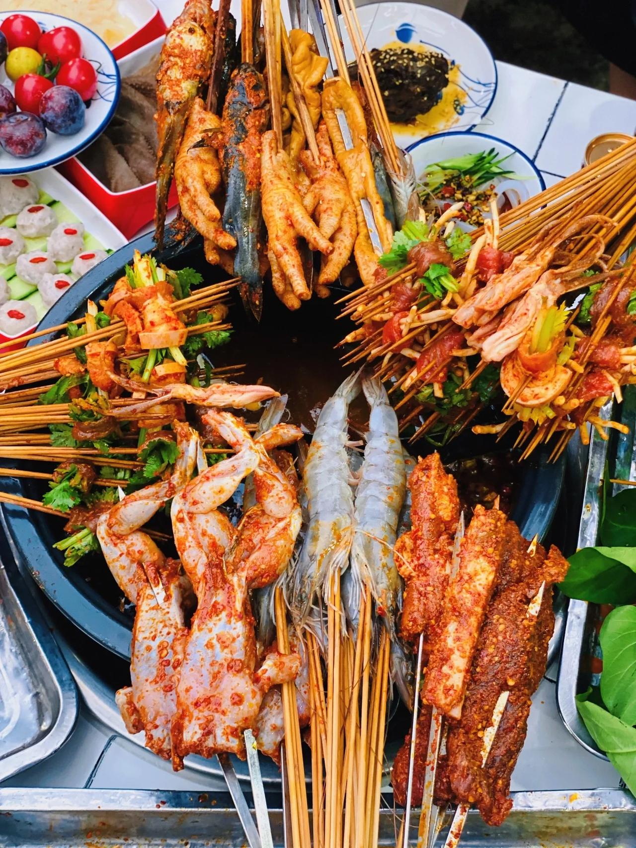 成都美食探店｜藏在犀浦夜市🌃的上头串串🍢

成都从来不缺美食，
有温度有烟火